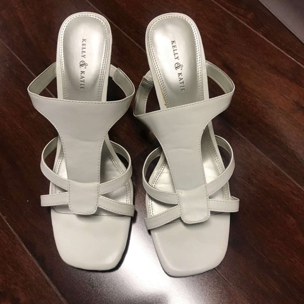 Katie and Kelly 9.5 White sandals